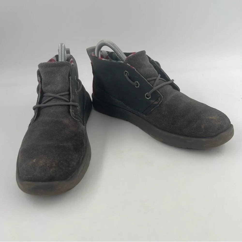 UGG Boy’s Treadlite Grey Red Lace Up Loafers Shoes - Size 5